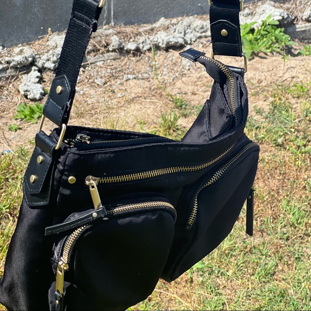 COMPACT UTILITY Shoulder Bag